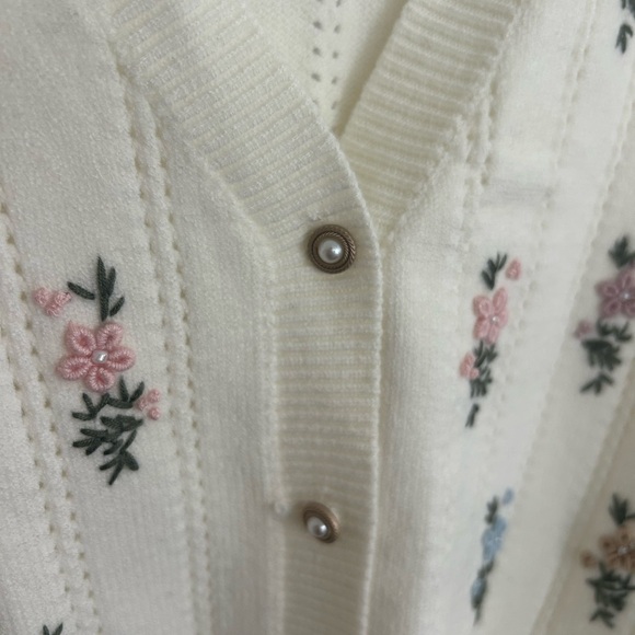Simple Retro Floral Embroidered Handmade Cardigan Cottagecore Grandmacore - Picture 5 of 8